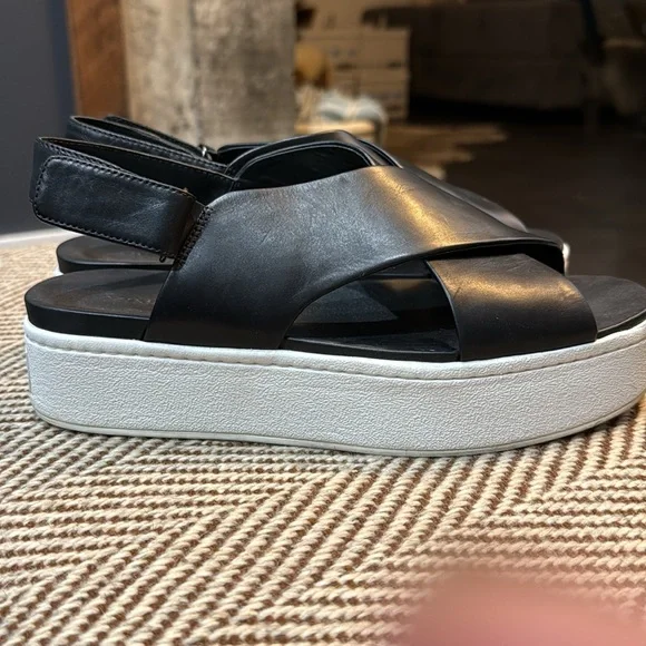 Vince black sandal with white platform soles - Picture 3 of 4